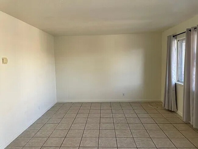 Foto del edificio - 13360 Navajo Rd