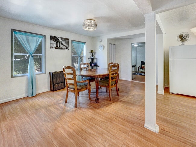 Building Photo - 2266 Cove Ave