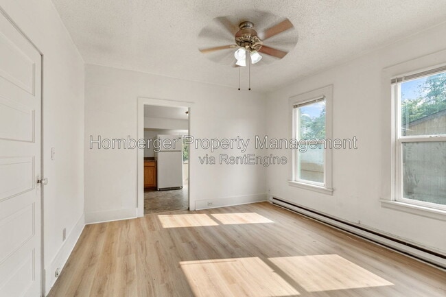 Building Photo - 1504 W Alice Ave