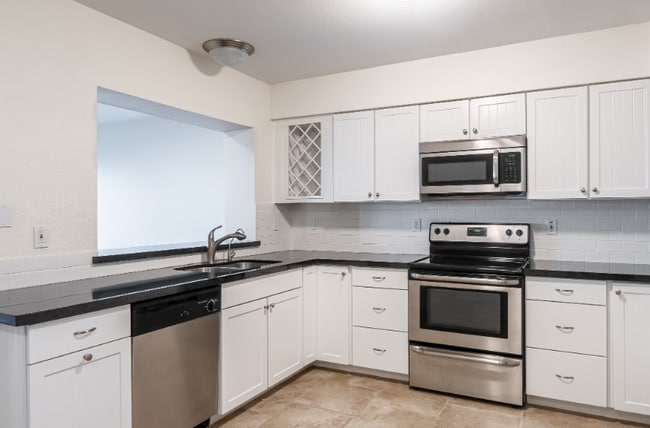 Photo - 2706 E Dahlia Dr House