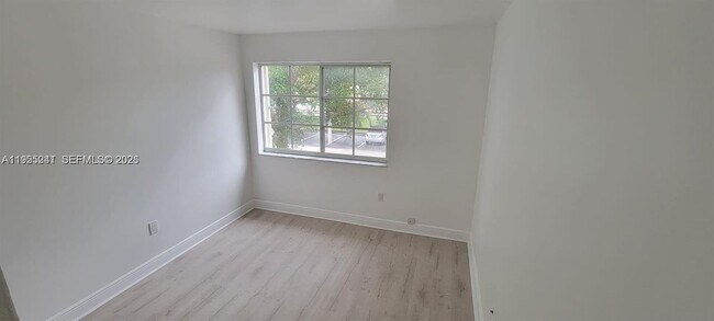 Foto del edificio - 12124 St.Andrews Place, 201