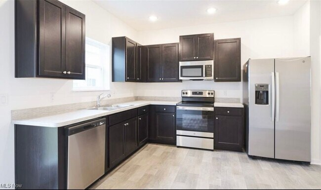 Foto del edificio - 664 Crossings Ln