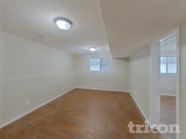 Building Photo - 3200 Jurdy Ct S