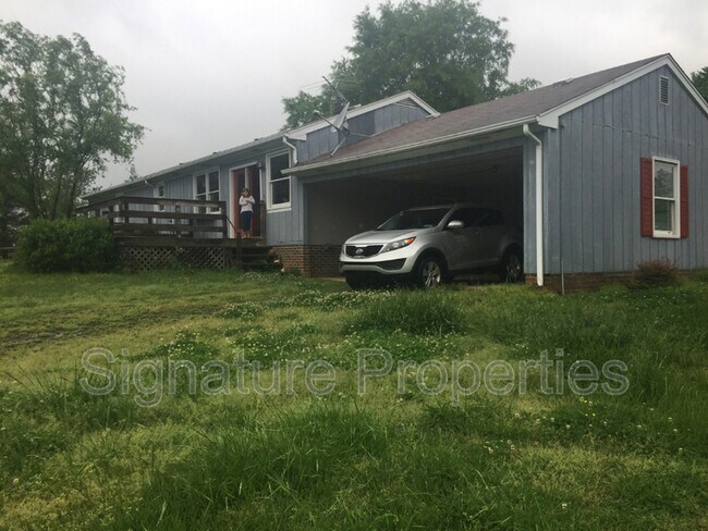 Building Photo - 2079 Chatham Rd