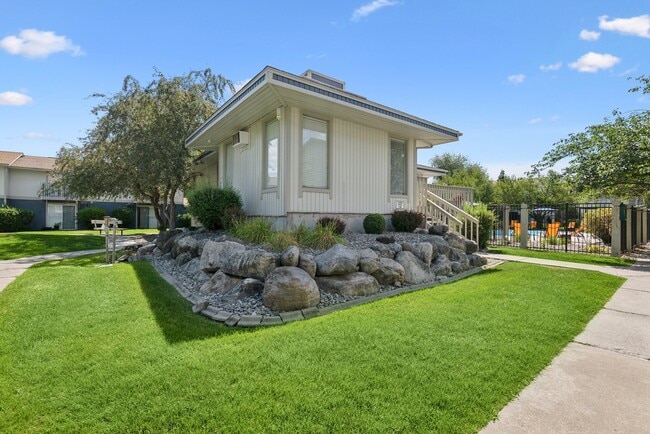 Building Photo - Peaks at Meadow Ridge