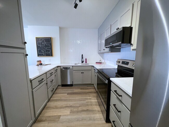 Kitchen - 2625 Highland Ave S