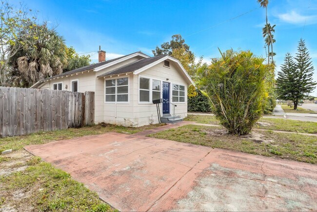 Foto del edificio - Cute 3bdrm/1bath House ** Section 8 OK ** $1945.00**