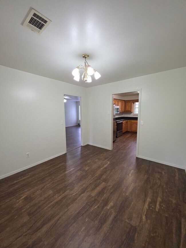 Building Photo - 611 Preston Dr