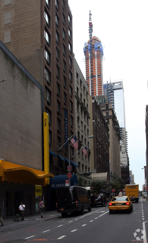 Foto del edificio - 140 W 55th St