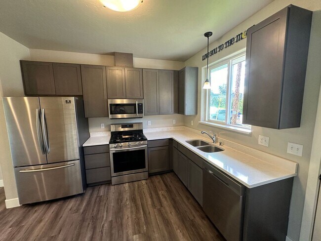 Building Photo - 1167 Westpoint Dr