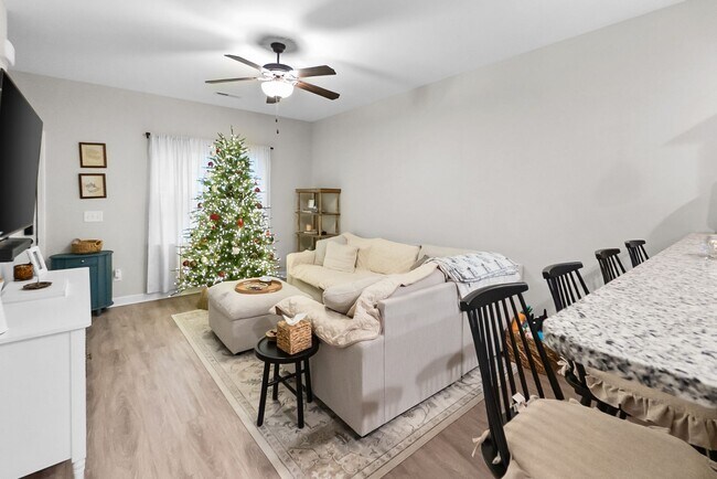 Foto del edificio - 2 Bed 2.5 Bath Townhome