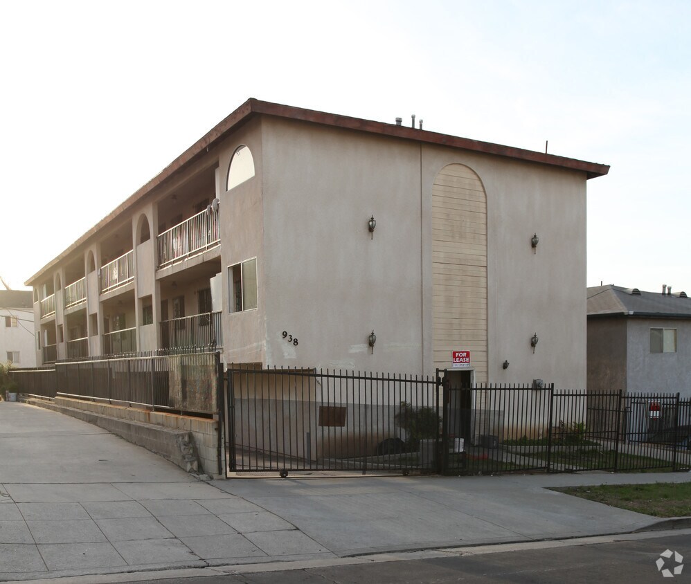 Building Photo - 938 White Knoll Rd