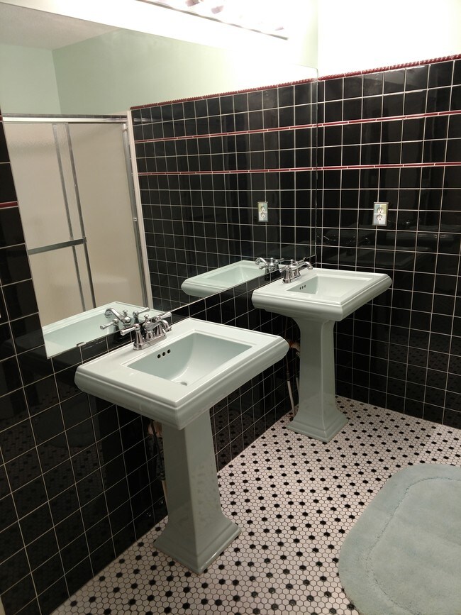 Master bathroom - 2281 NE 68th St