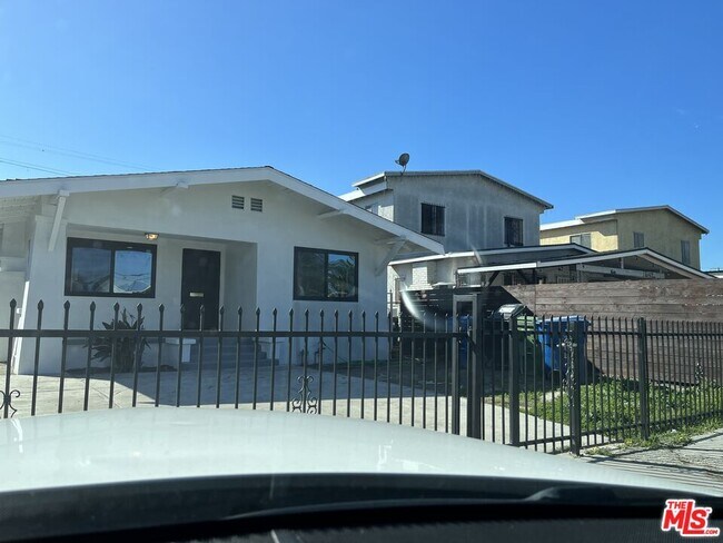 Foto del edificio - 1638 W 38th Pl