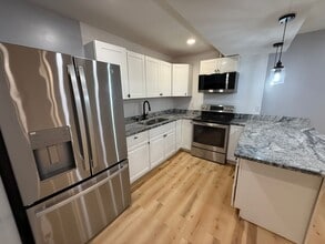Building Photo - 139 Evergreen Ave