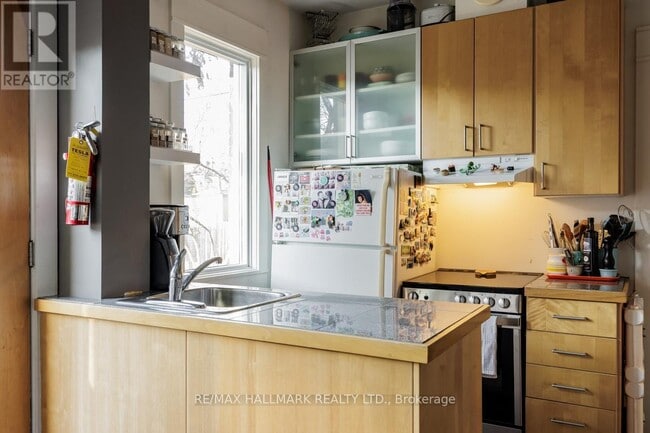 Building Photo - 368 Palmerston Blvd