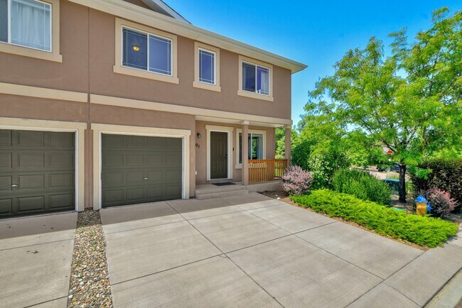 Foto del edificio - Updated end-unit townhouse for rent!