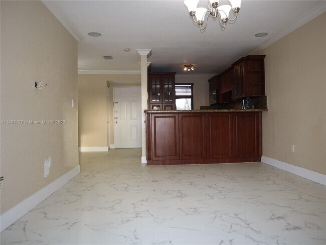 Foto del edificio - 8401 NW 8th St