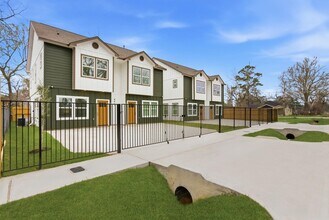 Building Photo - 8412 Darien St