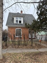 Building Photo - 421 W Lamme St