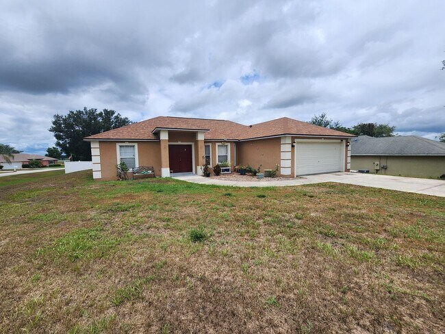 Foto del edificio - 3/2~Vista Pines Loop~Nice Big Corner Lot, ...