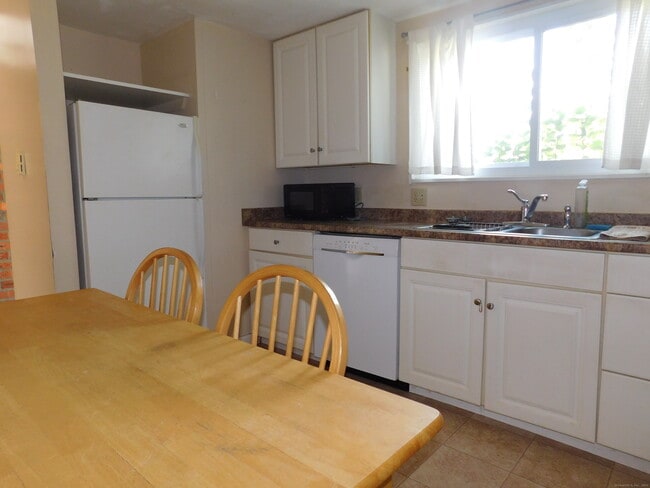 Building Photo - 19 Denlar Dr
