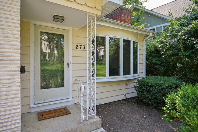 Building Photo - 673 N Park Blvd