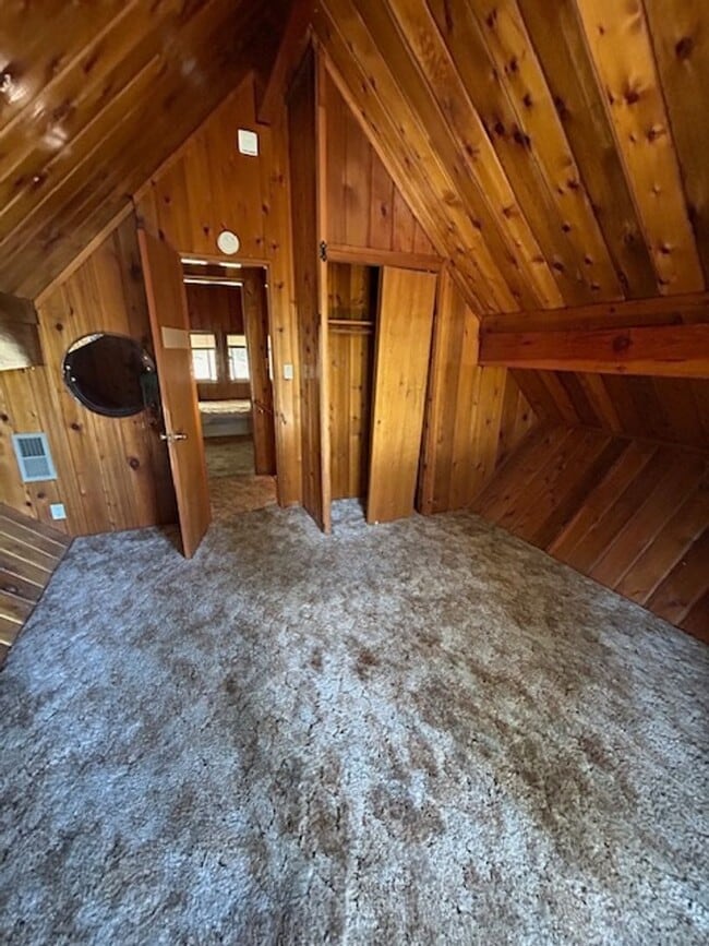 Building Photo - Moonridge View