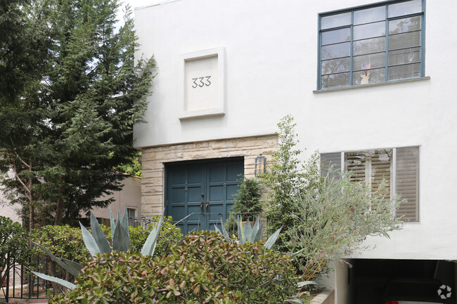 Building Photo - 333 N Oakhurst Dr