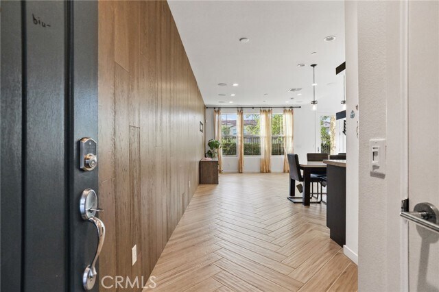 Building Photo - 306 Finch