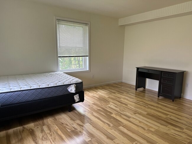 Foto del edificio - 175 Kendall Ave