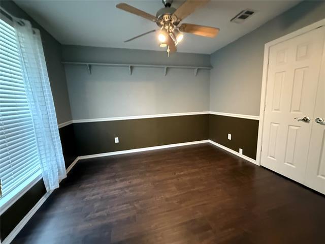 Foto del edificio - 704 Westwind Ln