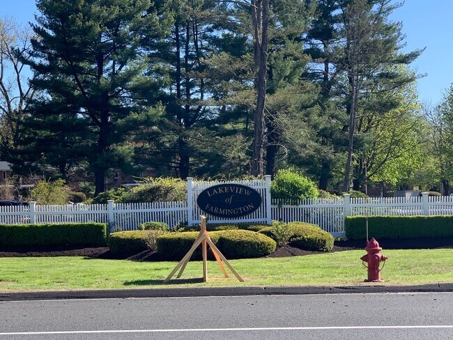 Foto del edificio - Lakeview Apartments