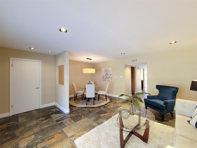 Building Photo - 12955 Trail Hollow Dr