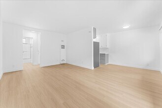 Building Photo - 6114 Cahuenga Blvd