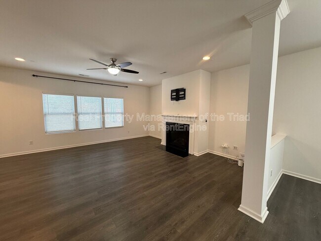 Foto del edificio - 4670 Wesmar Ct