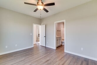 Building Photo - 15513 W Josephine St