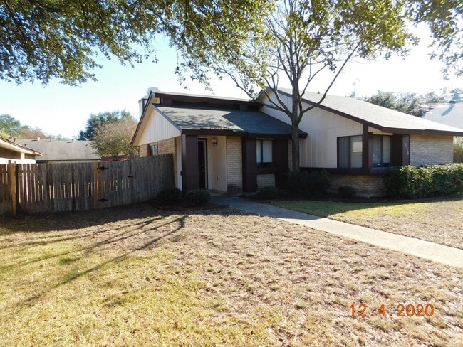 2 Bedroom/2 Bath Castle Hills Subdivision - 2 Bedroom/2 Bath Castle Hills Subdivision House
