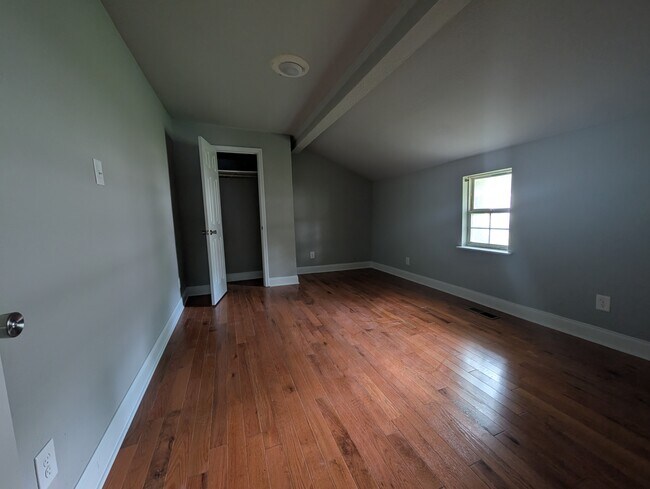 Foto del edificio - 328 W 10th St
