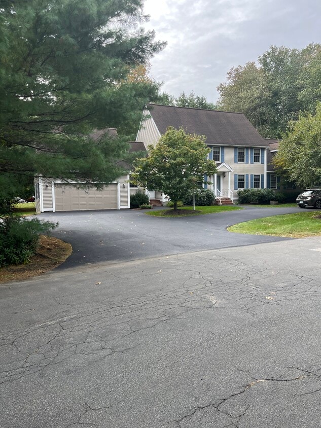 6 Riversedge Dr, Salem, NH 03079 House Rental in Salem, NH