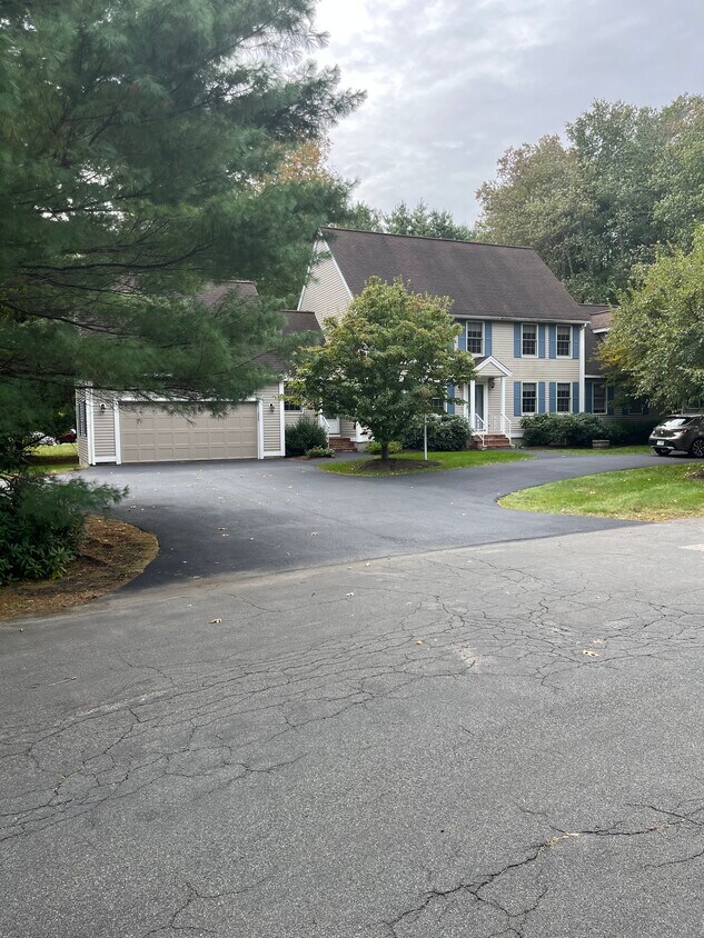 6 Riversedge Dr, Salem, NH 03079 House Rental in Salem, NH