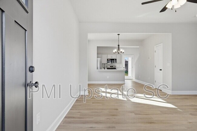 Foto del edificio - 107 Virginia Ave