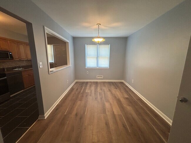 Foto del edificio - 3 bedrooms with a finished basement