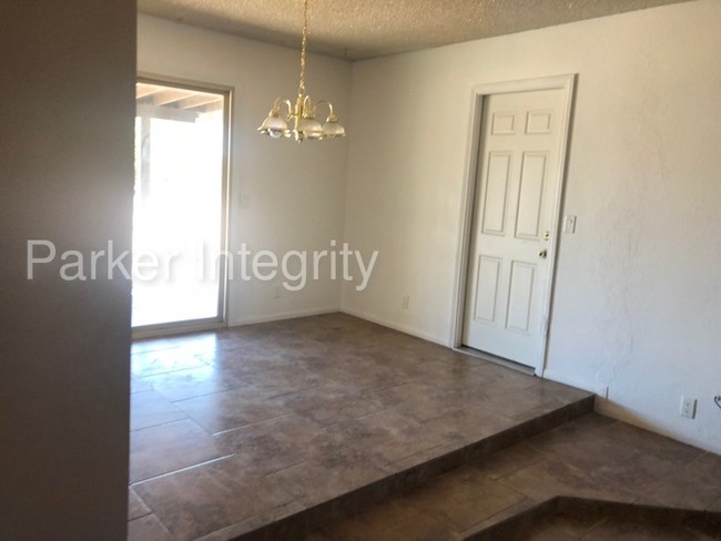Building Photo - 4 Bedroom in Apple Valley
