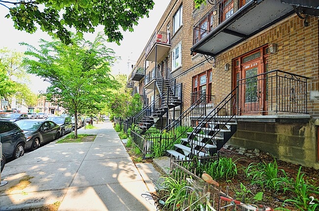 Building Photo - 4105 Av. Papineau