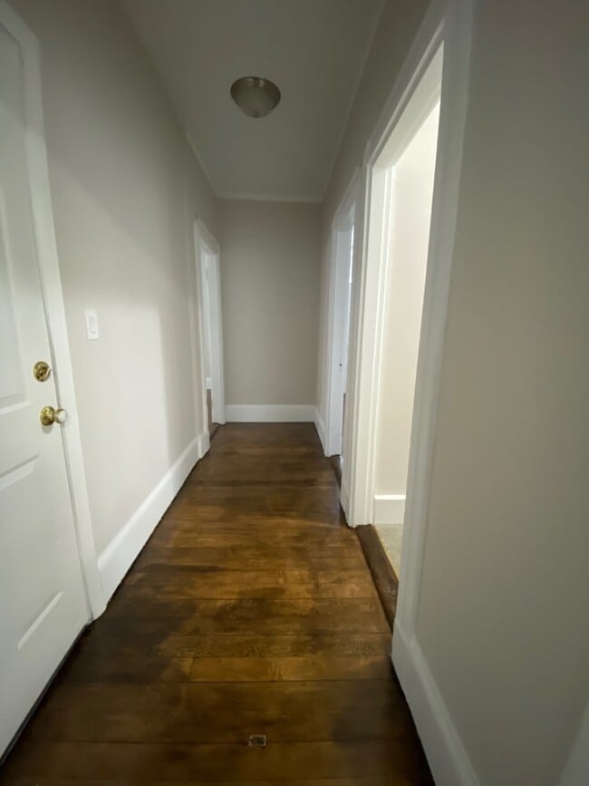 Building Photo - 32 Gordon St