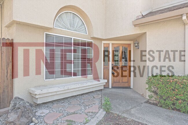 Building Photo - Gorgeous 3 Bedroom Rocklin Pet Friendly Home