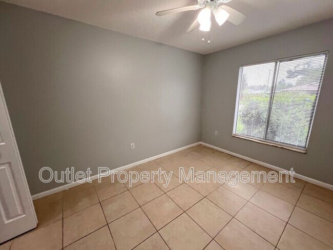 Foto del edificio - 411 Slumber Ln