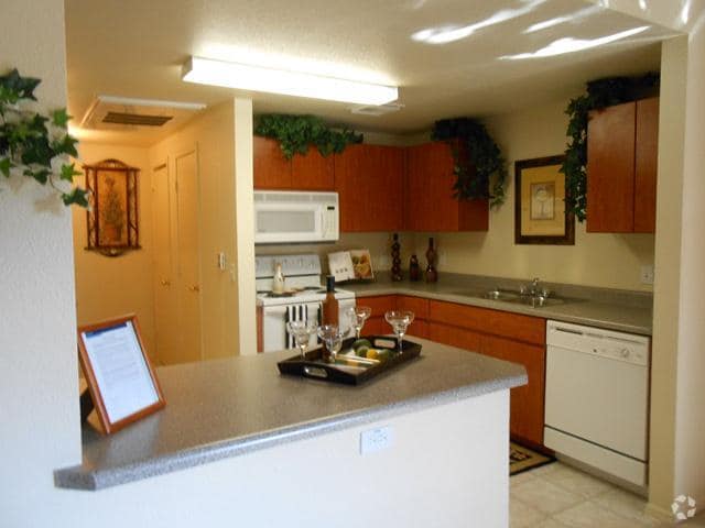 Kitchen - Deer Valley Regency Apartments