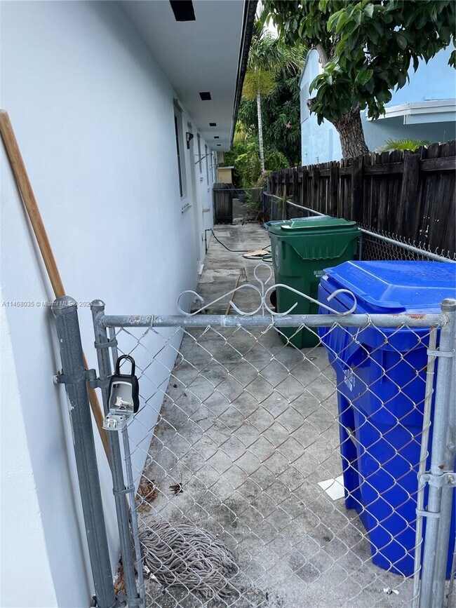 Foto del edificio - 2460 SW 16th St